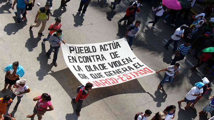Algunos manifestantes piden la salida de Peña Nieto (Foto:EFE)