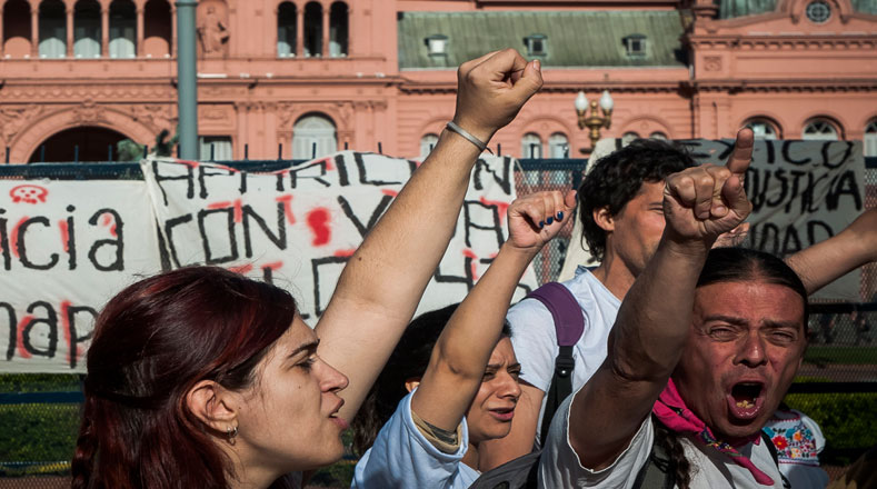 Este grupo de argentinos se suma a la Acción Global por Ayotzinapa, que es una serie de protestas por los 43 jóvenes que se han hecho en varios países.