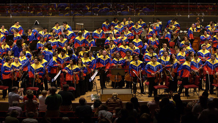 Los jóvenes suecos y venezolanos tocaron piezas venezolanas y europeas durante el encuentro (Foto: fundamusical.org.ve)