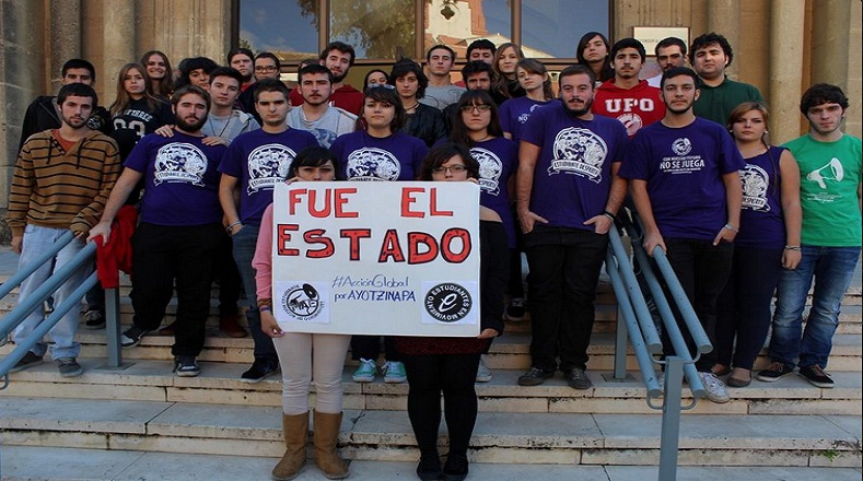 Estudiantes de Sevilla, en España, acusaron al Estado mexicano por la desaparición de los normalistas. Expresaron su apoyo al movimiento estudiantil de México.