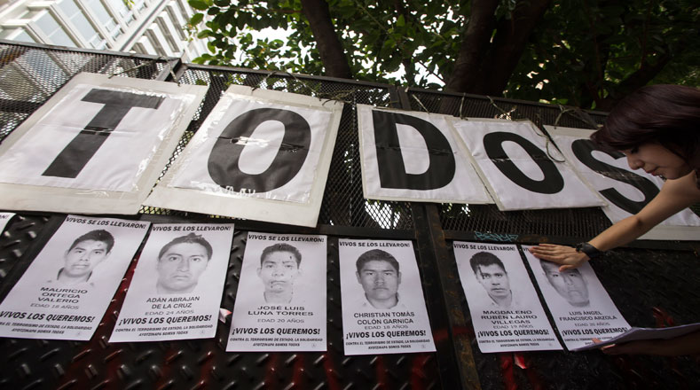 En Argentina exigen que los 43 de Ayotzinapa regresen con vida.
