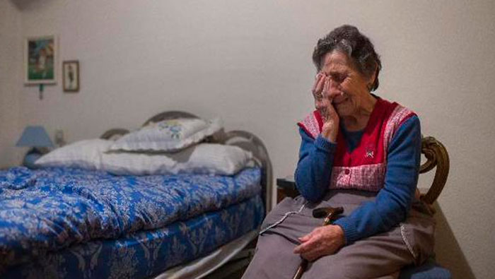 #CarmenSeQueda: Gobierno español desahucia a anciana de 85 años