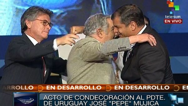 Correa agradeció a Mujica por su honesta política (Foto:teleSUR)