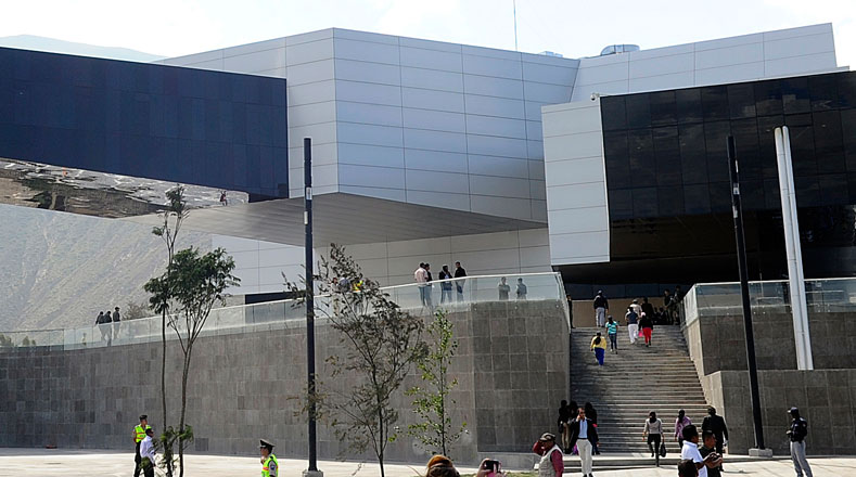 Panorámica de la nueva sede de la Unasur, en Quito, capital de Ecuador.