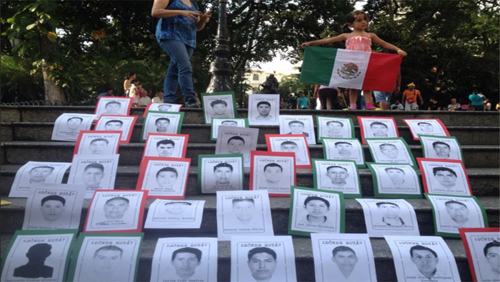 Caracas exigió justicia y aparición de los 43 normalistas desaparecidos.