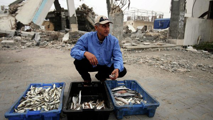 El régimen israelí ha hecho prácticamente quebrar el sector pesquero palestino.