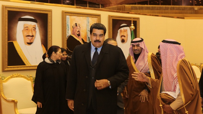 El presidente venezolano fue recibido por el príncipe Muqrin Bin Abdulaziz, viceheredero al trono del Reino de Arabia Saudita.