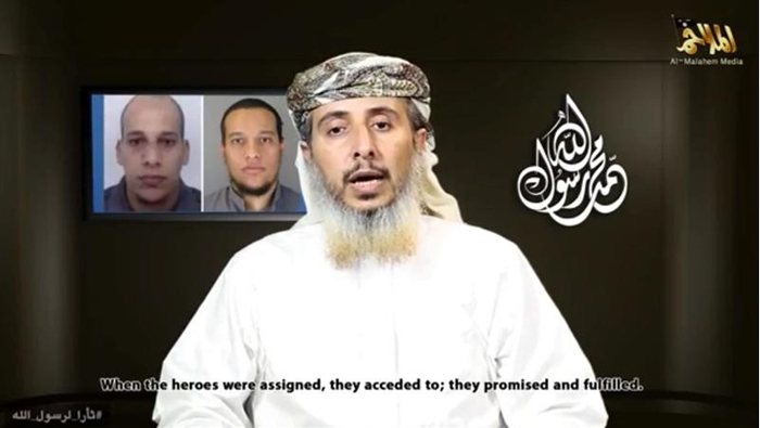 Captura de un video publicado este miércoles que muestra a Nasr al Ansi asumiendo la responsabilidad del atentado contra el semanario 