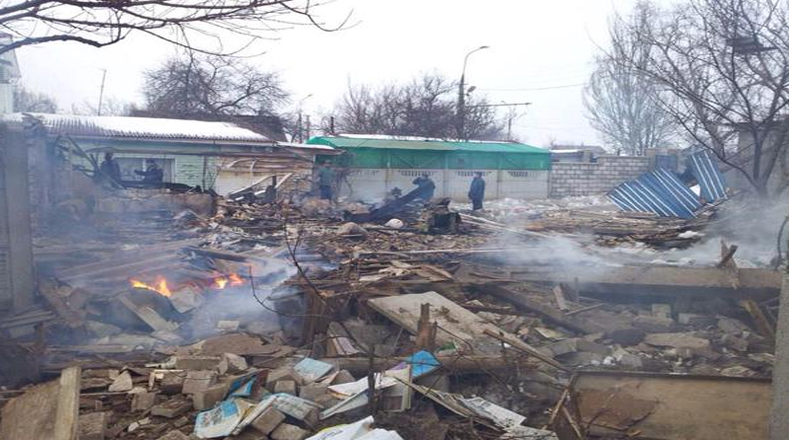 Militares ucranianos ordenaron este domingo un ataque masivo contra Donetsk con todo tipo de armamento.