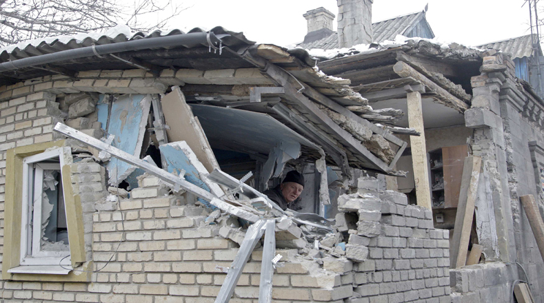 Destrucción en Donetsk tras bombardeos del Ejército ucraniano