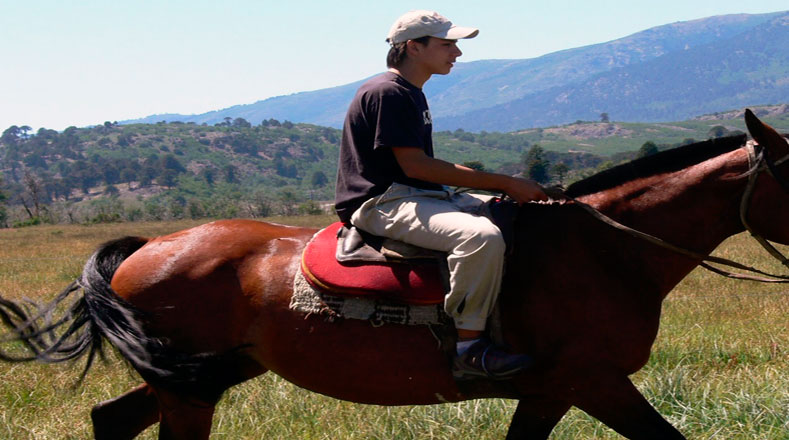 Los paseos a caballo son otro atractivo de la Patagonia argentina en el verano.