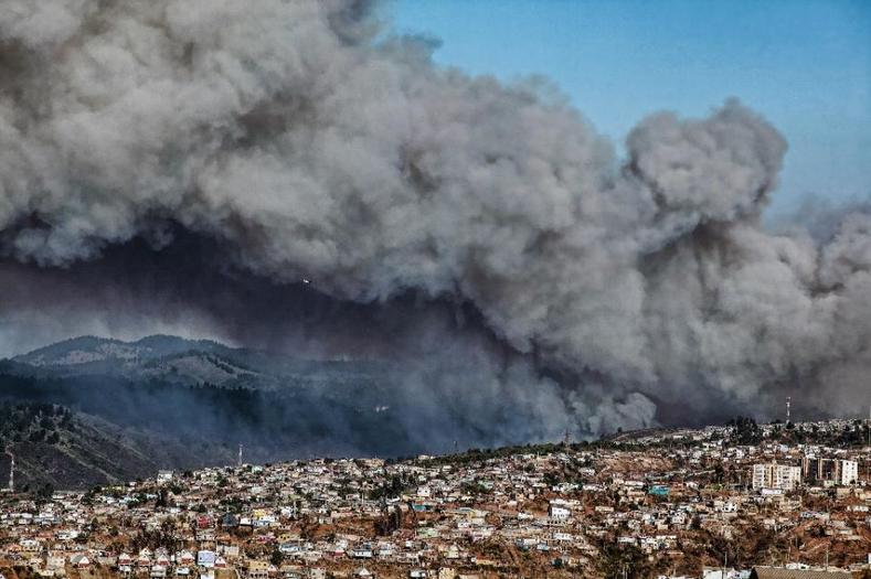 Chileans Battle Horrific Fire In UNESCO World Heritage Site News   Chile Fire 789 