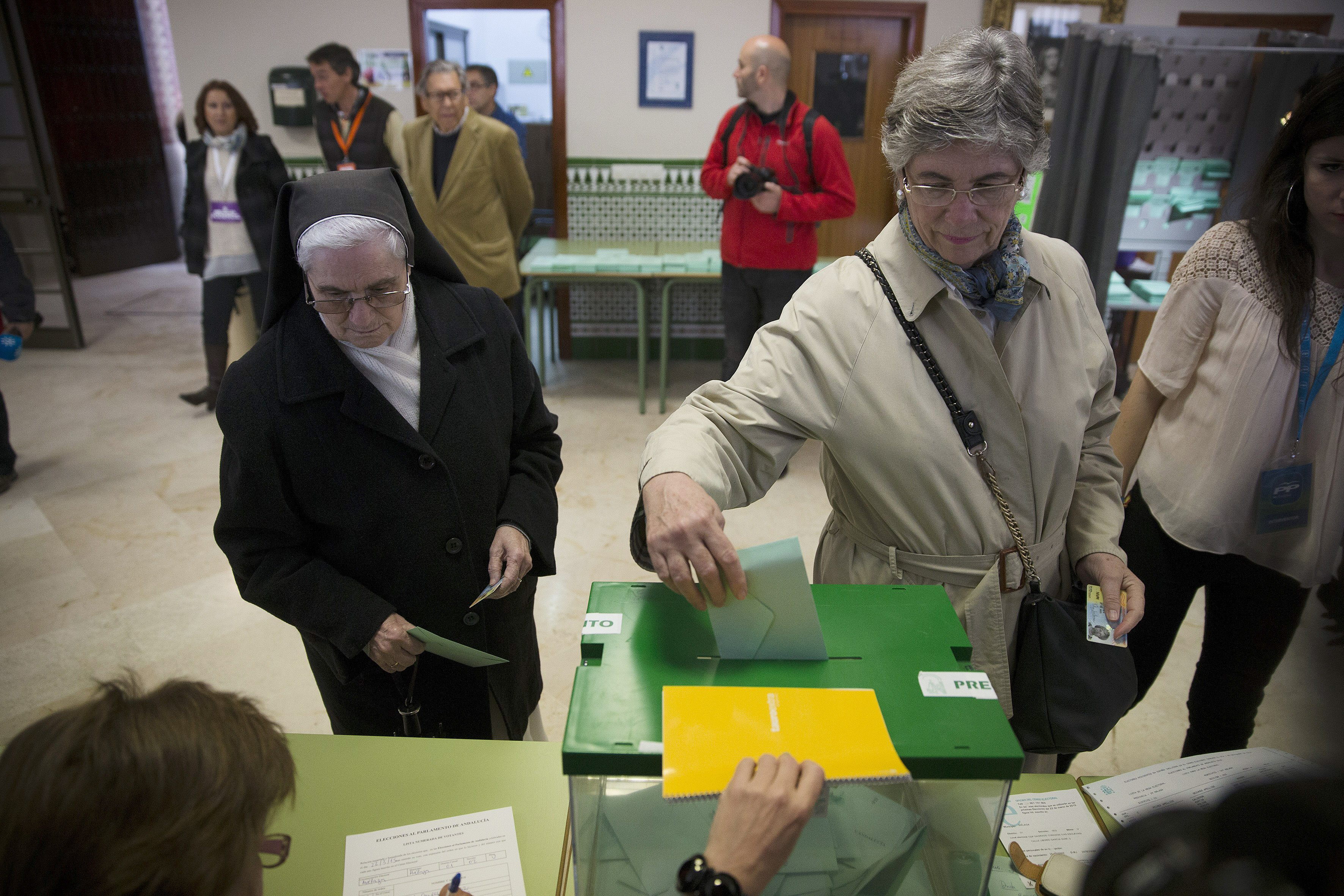 Los andaluces votarán en los 3 mil 835 colegios electorales y 9 mil 873 mesas electorales dipuestos.