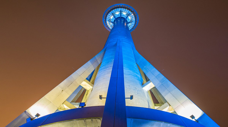 La Torre de Macao una de las más pintorescas de China se unió a la campaña mundial para sensibilizar a la humanidad sobre el autismo. 