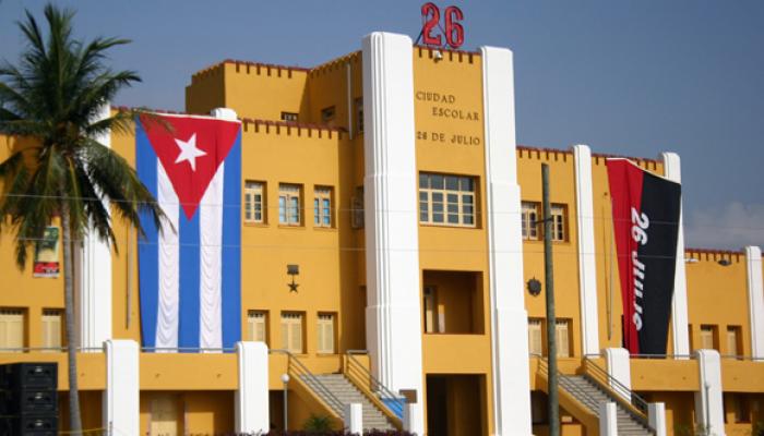 El edificio del Cuartel Moncada constituye un símbolo de la lucha revolucionaria del pueblo cubano.