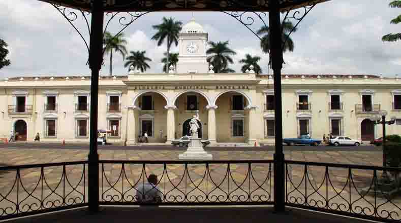 La zona Histórica de Santa Ana, en El Salvador, es considerada la sucursal del cielo por sus hermosas y amplias calles.