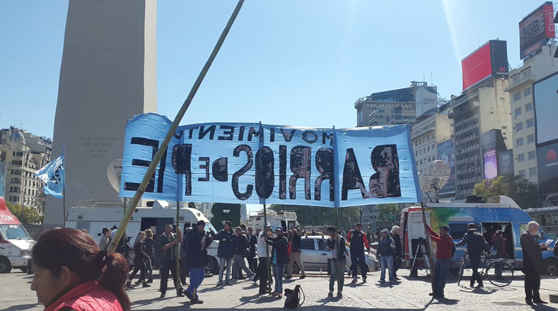 La protesta social se lleva a cabo en varios puntos de Buenos Aires.