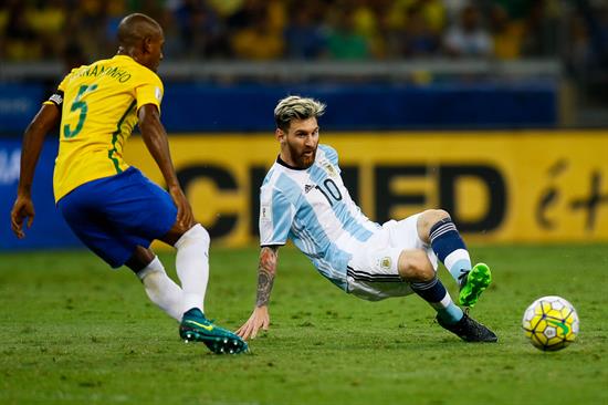 Los representantes del jugador dijeron que Messi no ofrecería declaraciones con relación a la publicación del diario Marca.