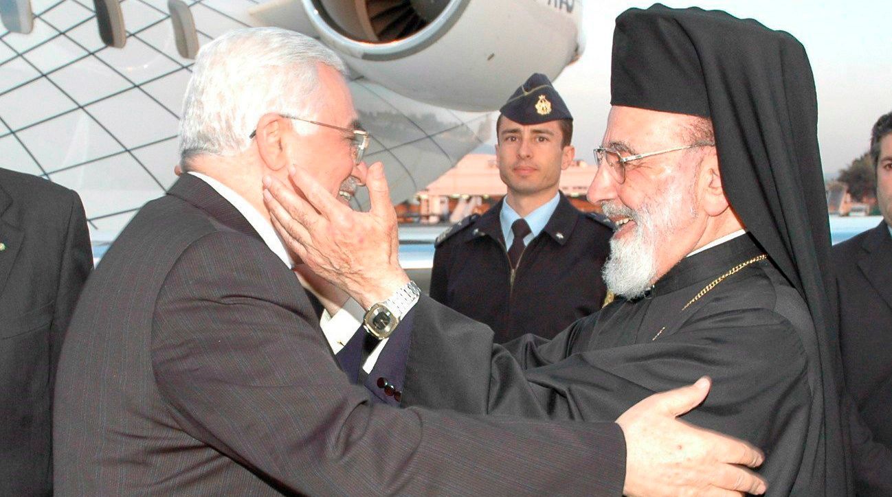 El presidente de Palestina, Mahmud Abás, lamentó la muerte del arzobispo grecocatólico, al que calificó como un valiente luchador.