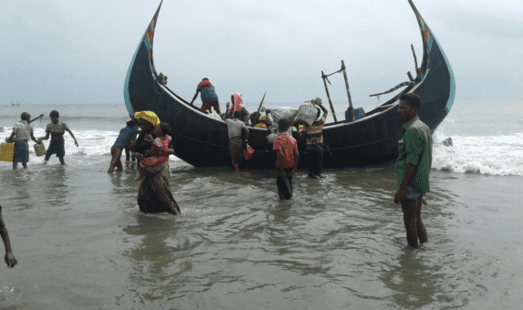 Mueren 23 rohingyas tras volcarse barco con destino a Bangladés