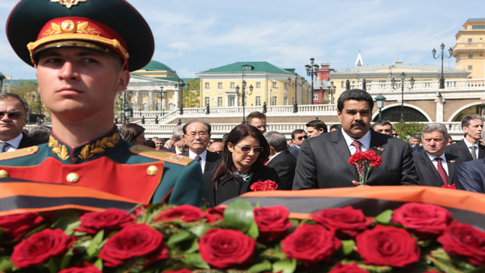 Maduro (d) ha estado en varias ocasiones en Rusia. En 2015 participó en la celebración del 70 aniversario de la Gran Guerra patria que puso fin al nazismo.