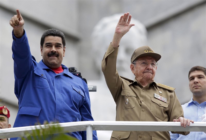 La hermandad entre Venezuela y Cuba, si bien nació con Hugo Chávez y Fidel Castro, sigue firme con Nicolás y Raúl.