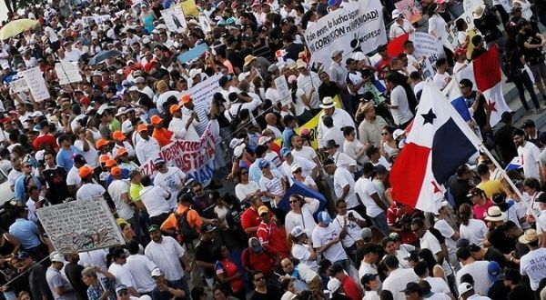 Thousands Of Panamanians Protest Corruption And Impunity News Telesur English 