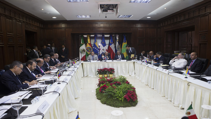 En diciembre ambas delegaciones se reunieron varias veces en Santo Domingo.