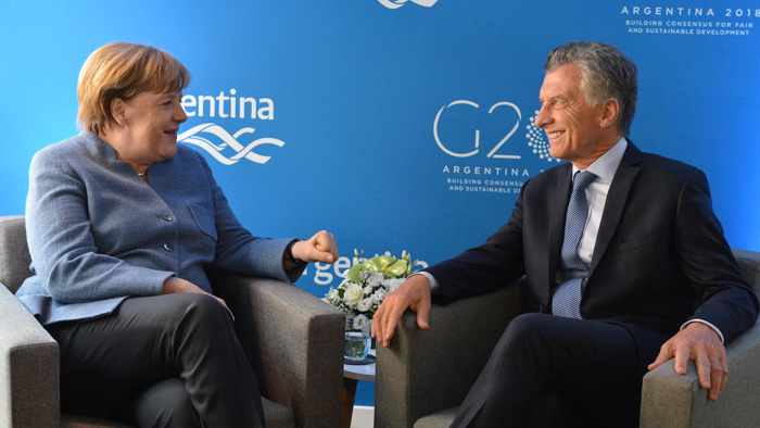 Macri recibió a su homóloga alemana en la Casa Argentina, en Davos, Suiza. 