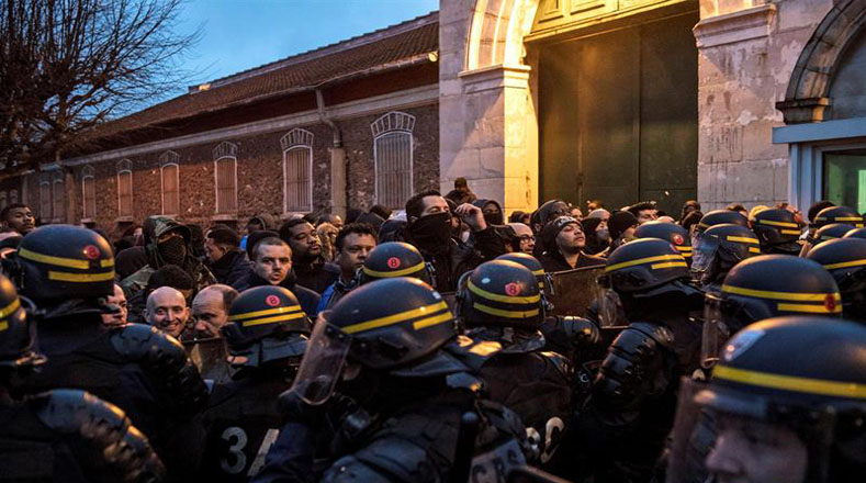 Guardias continúan las protestas en prisiones francesas