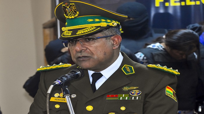 El comandante General de la Policía Boliviana Faustino Mendoza lamentó los tres accidentes ocurridos durante el primer día del Carnaval en Bolivia.
