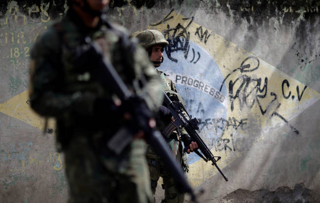 El motín se desató tras el anuncio del presidente de facto, Michel Temer, sobre la militarización de Río de Janeiro.