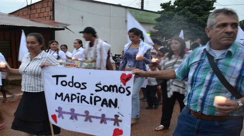 En Valle del Cauca, Medellín, Antioquia y Bogotá realizaron un plantón para solidarizarse con los familiares de las víctimas.