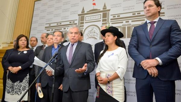 La moción cuenta con el apoyo de representantes de Fuerza Popular, el Frente Amplio y Nuevo Perú, entre otras alianzas.