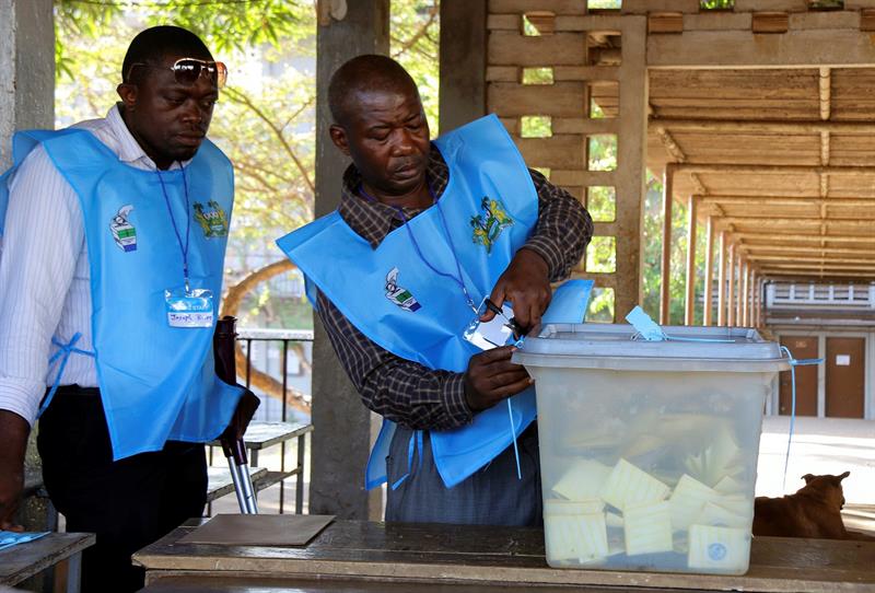 Estas elecciones han sido calificadas como históricas para Sierra Leona porque son las primeras tras la epidemia del ébola en 2014. 