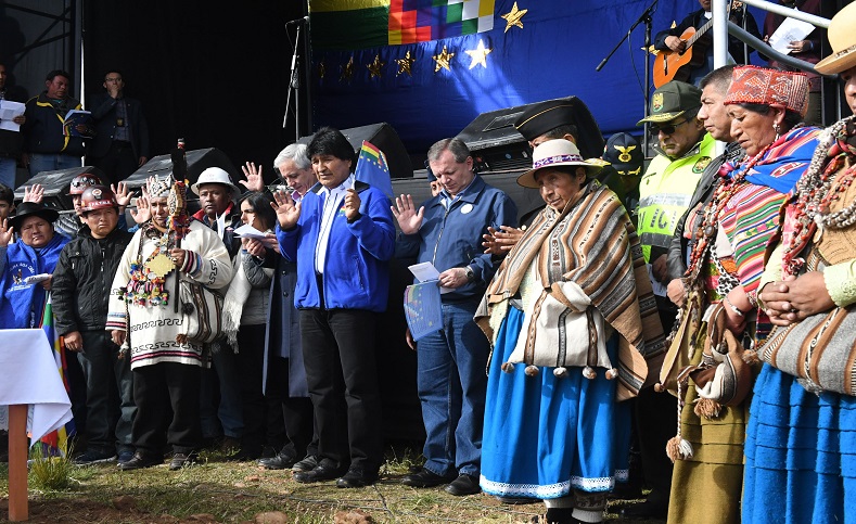 El presidente Evo Morales también participó en la rito ancestral realizado por los representantes de los pueblos indígenas.