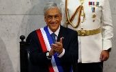 El nuevo presidente Sebastián Piñera recibió la banda presidencial por parte de Michelle Bachelet.