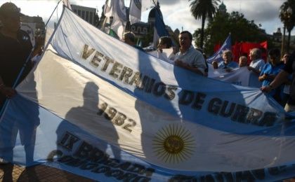 Argentinos reclamaron este jueves frente a la Cancillería de Argentina por la soberanía del territorio. 