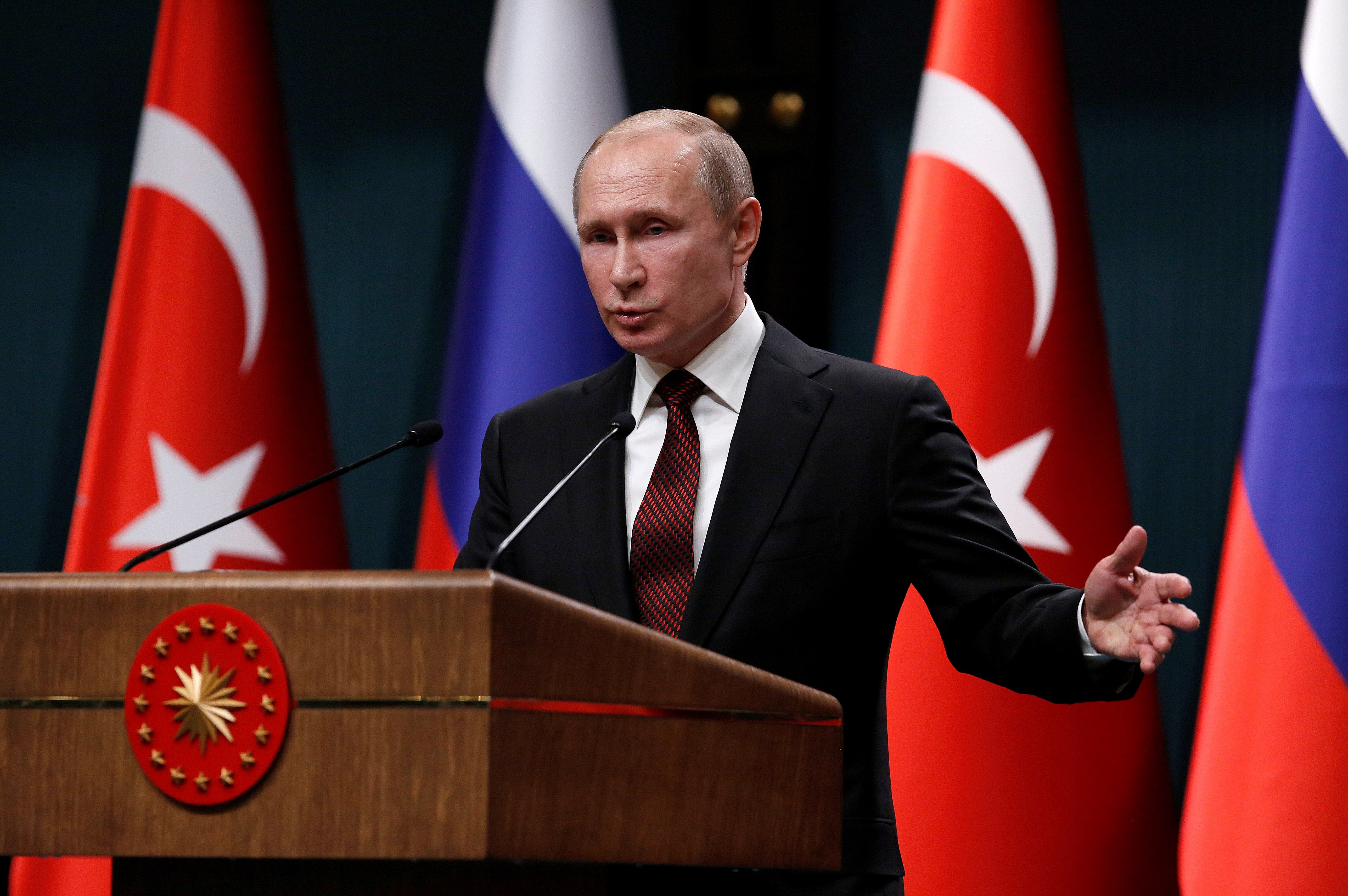 Vladimir Putin explicó que la velocidad con la que se esparció la campaña internacional contra Rusia desde Londres no tiene fundamentos.