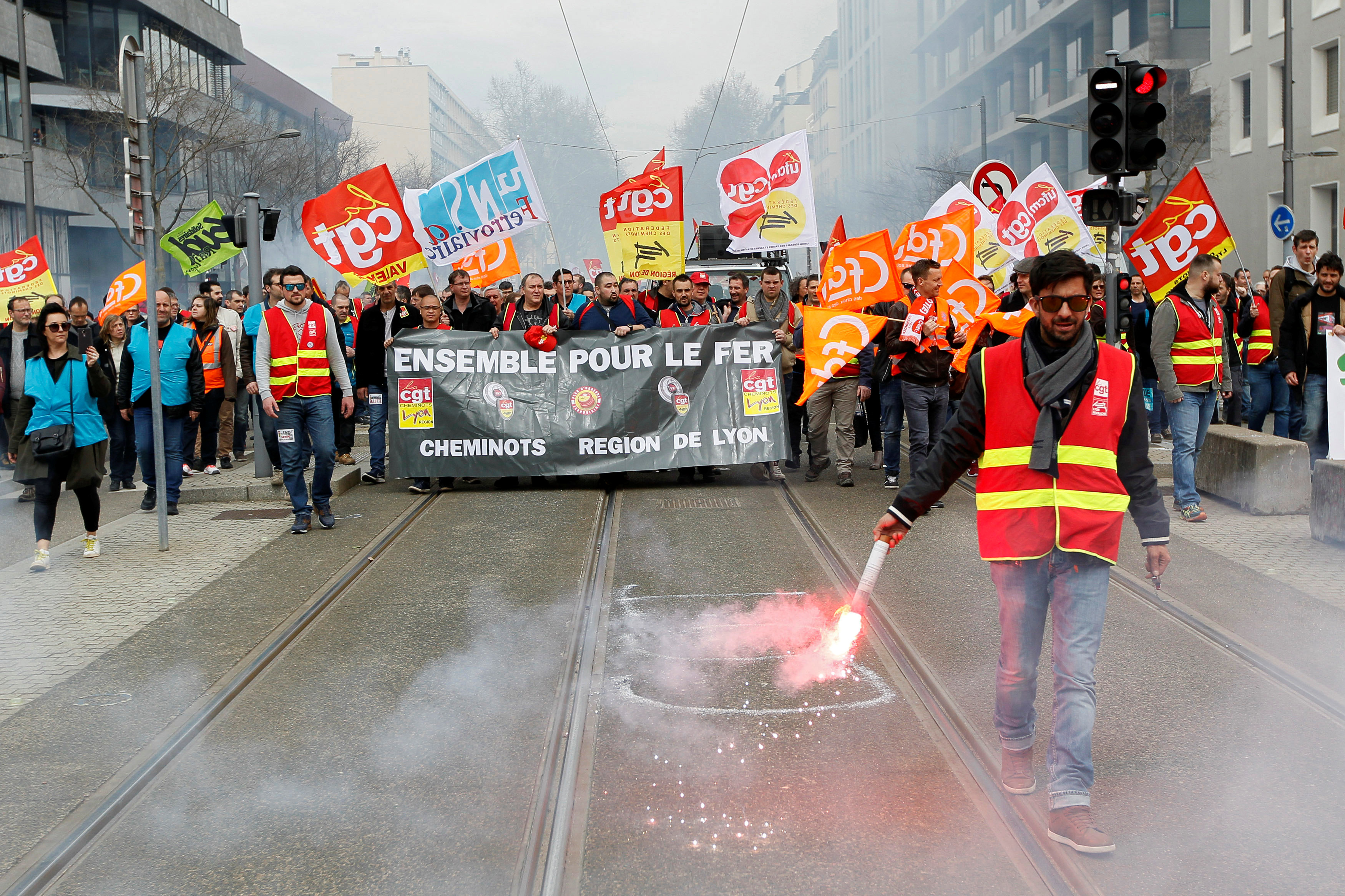 La huelga ferroviaria amenaza con extenderse por toda Francia en rechazo a las políticas implementadas por el Gobierno.
