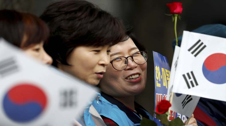 Coreanos apoyaron la decisión de paz de ambos líderes y estuvieron muy atentos a la transmisión en vivo durante todo el encuentro, pues consideran que este día es un capítulo feliz para la historia de los dos países.