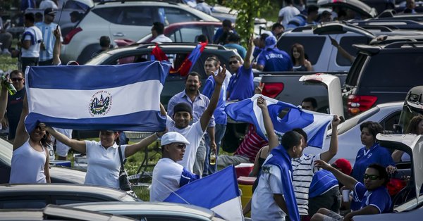 Hondureños protestan contra la cancelación del TPS