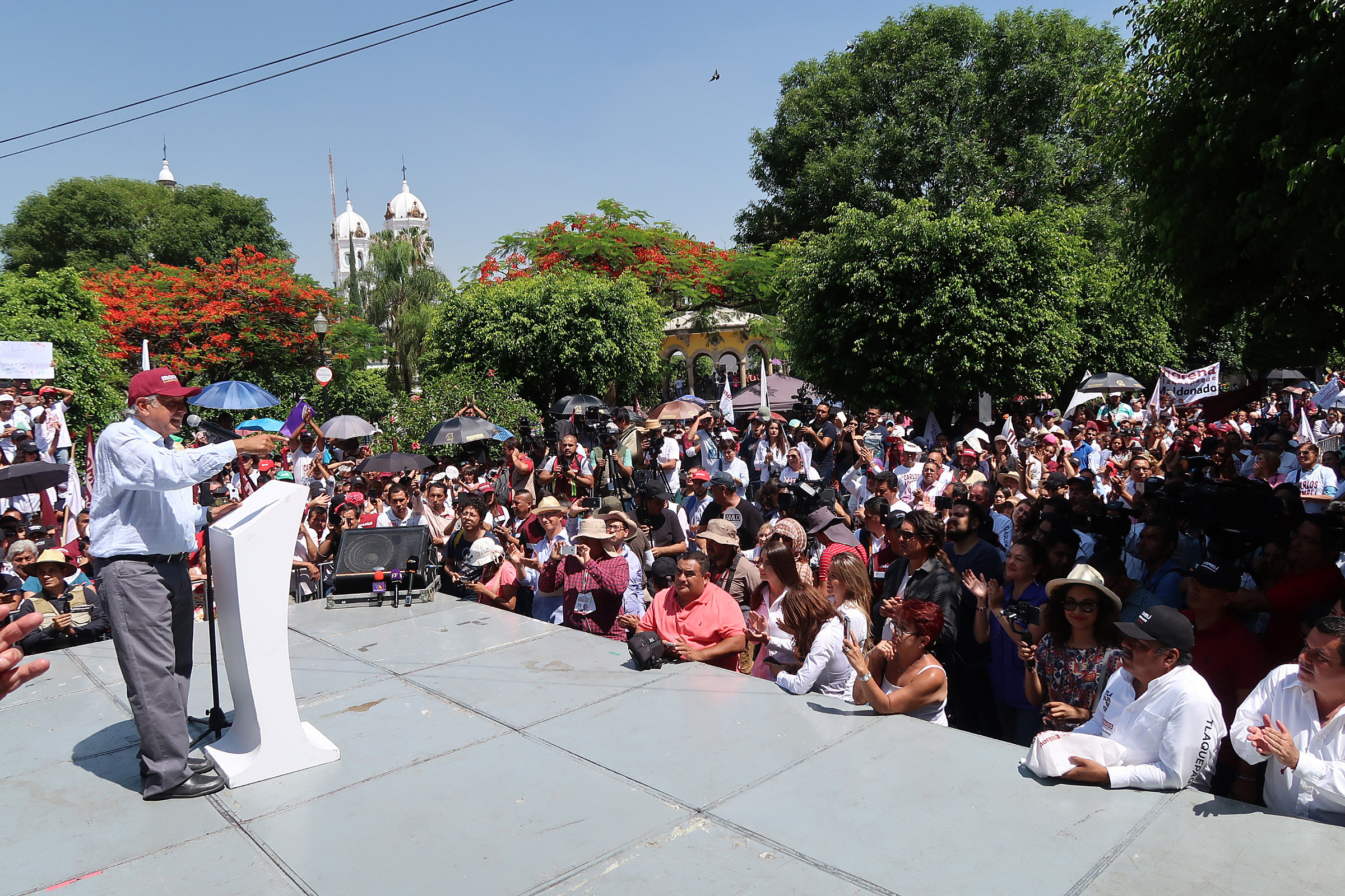 El caso de Ayotzinapa será un ejemplo de que en el nuevo Gobierno habrá justicia”, dijo el aspirante a la presidencia de México.