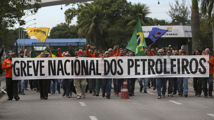 La huelga demanda el fin de la privatización de Petrobras y la disminución de los precios del combustible.