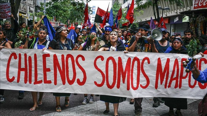 Los chilenos presentes en la protesta abogaron por los derechos y el respeto a las tierras del pueblo Mapuche. 