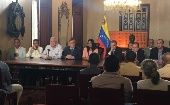 Representantes del Gobierno venezolano en reunión con beneficiarios de medidas procesales