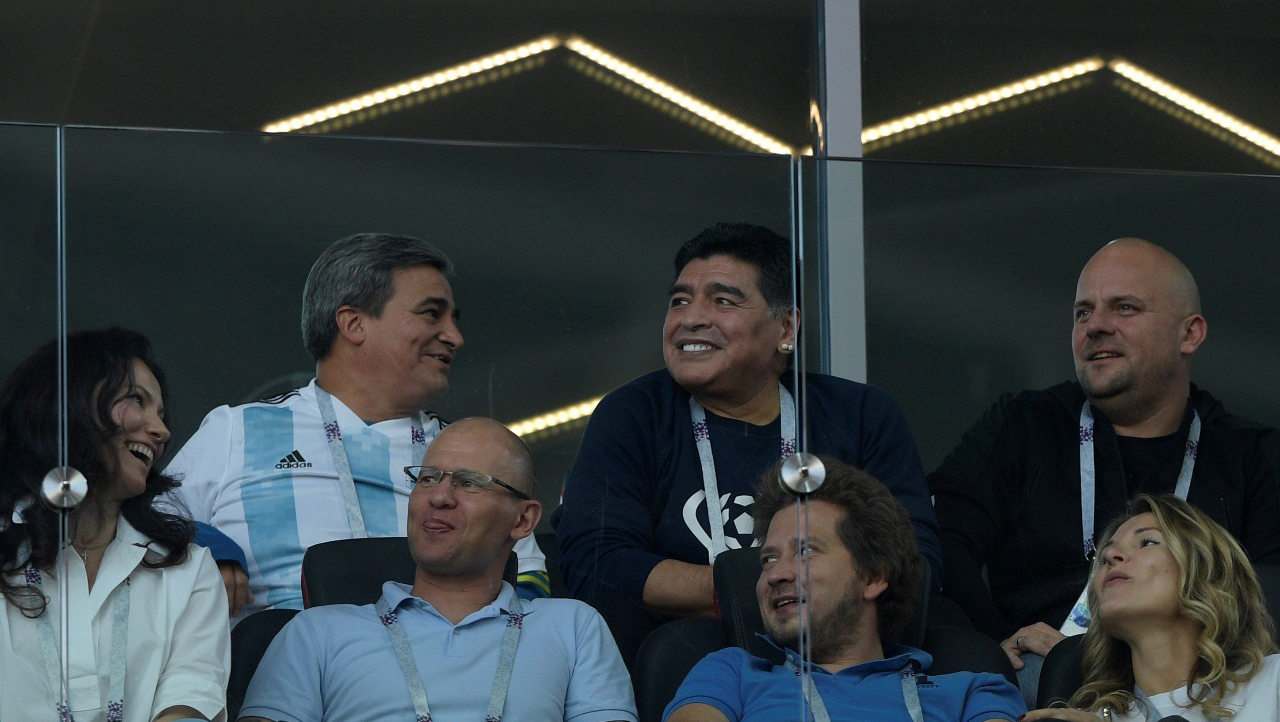 Maradona sostuvo que el técnico de la selección es una vergüenza por como ha dirigido al equipo y no debería regresar a la Argentina.