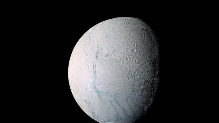 Los científicos evaluaron los datos obtenidos por la sonda Cassini, que en 2015 se desplazó cerca de Encélado y detectó hidrógeno molecular.