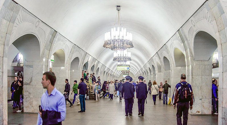 En la estación Púshkinskaya, ubicada en la línea siete del Metro de Moscú, se puede apreciar un homenaje al poeta ruso Alexánder Pushkin.