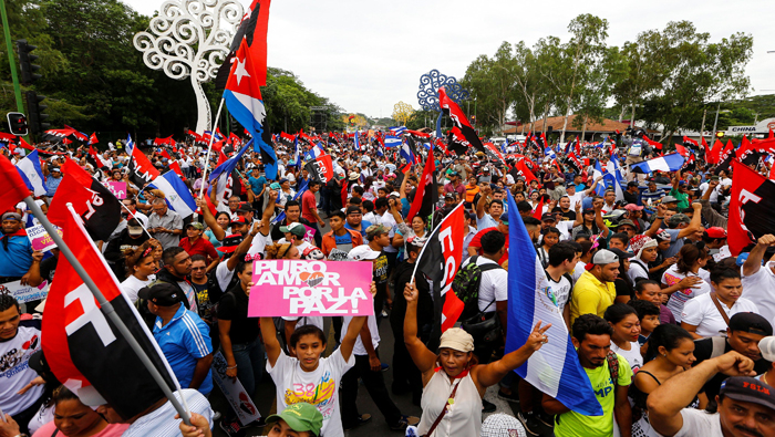 Miles de personas se movilizaron en una caminata por la paz en Managua (capital) para exigir el cese de la violencia en el país.